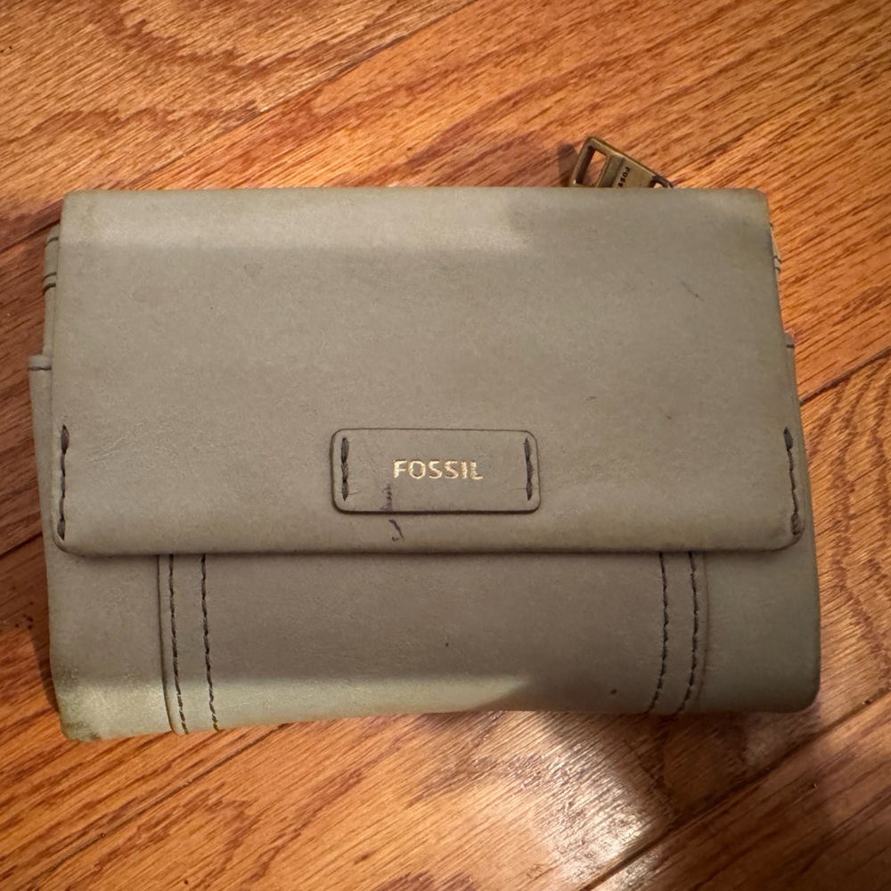 Fossil Olive Leather Trifold Wallet with Gold Logo